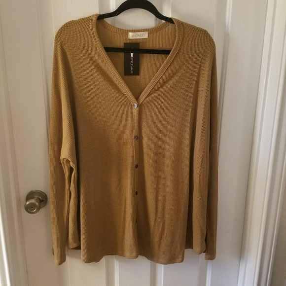 FLASH SALE🔥Button Down Waffle Knit Tunic in Camel - Picture 3 of 8